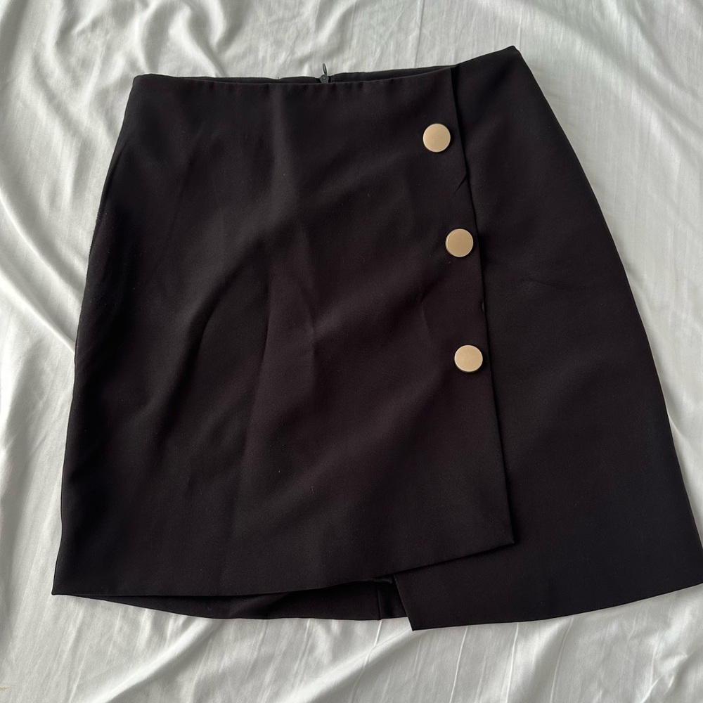 ❌not available❌ Boohoo Black Skirt with Gold Colored Buttons